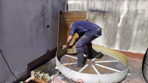 Corte de tanque averiado para su reemplazo 3